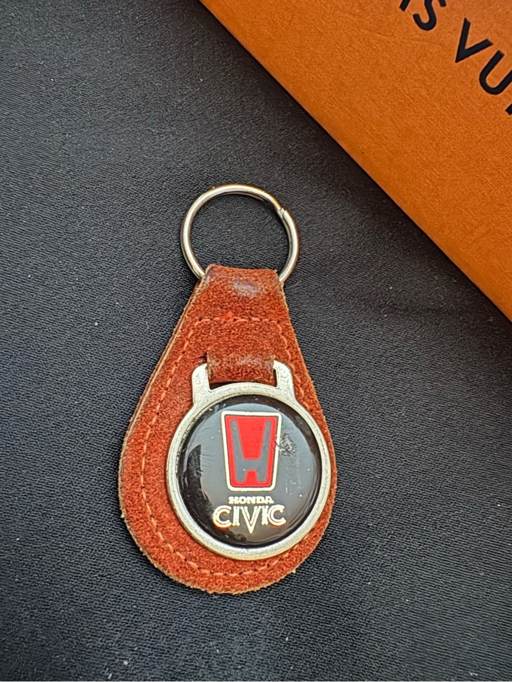 Honda Key chi Brown Suede Key Holder with Red Crest